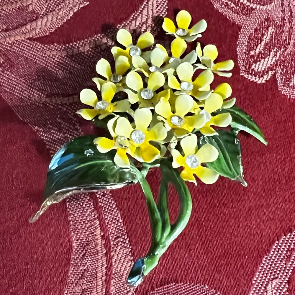 Gorgeous vintage clusters daisies flower pin / brooch